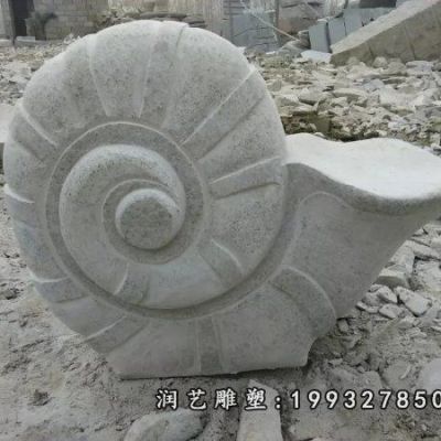 道路旁蜗牛动物石雕 