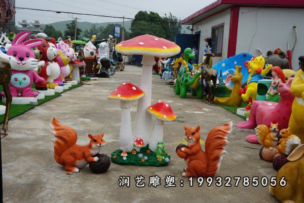 学校玻璃钢松鼠雕塑