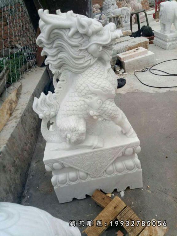 小区麒麟动物石雕