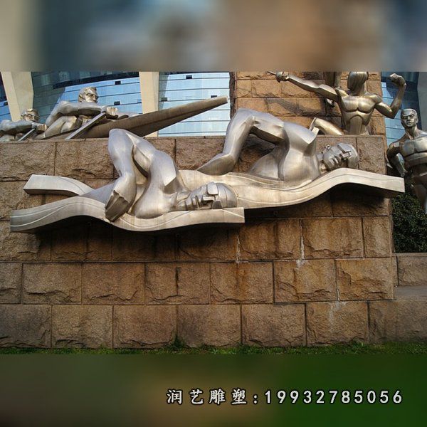 街边不锈钢游泳人物雕塑