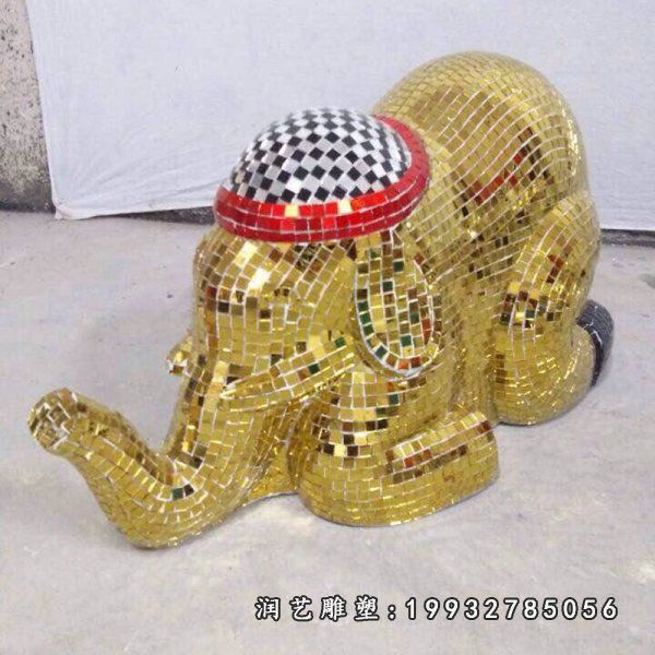 道路旁不锈钢大象动物雕塑 