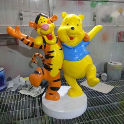 企业玻璃钢小维尼熊雕塑